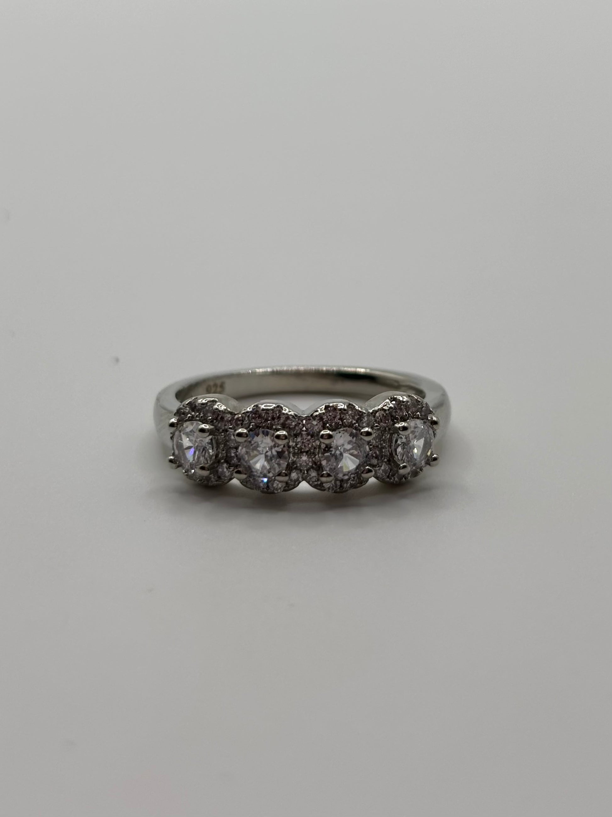 Ring Emy